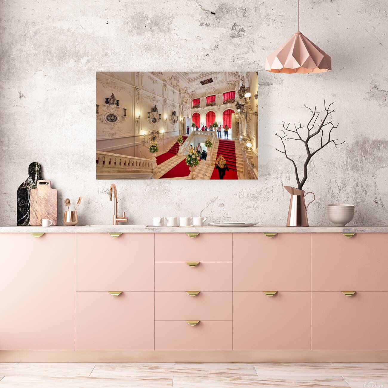 Visitors admire Catherine Palaces interior in St. Pete Reproduction