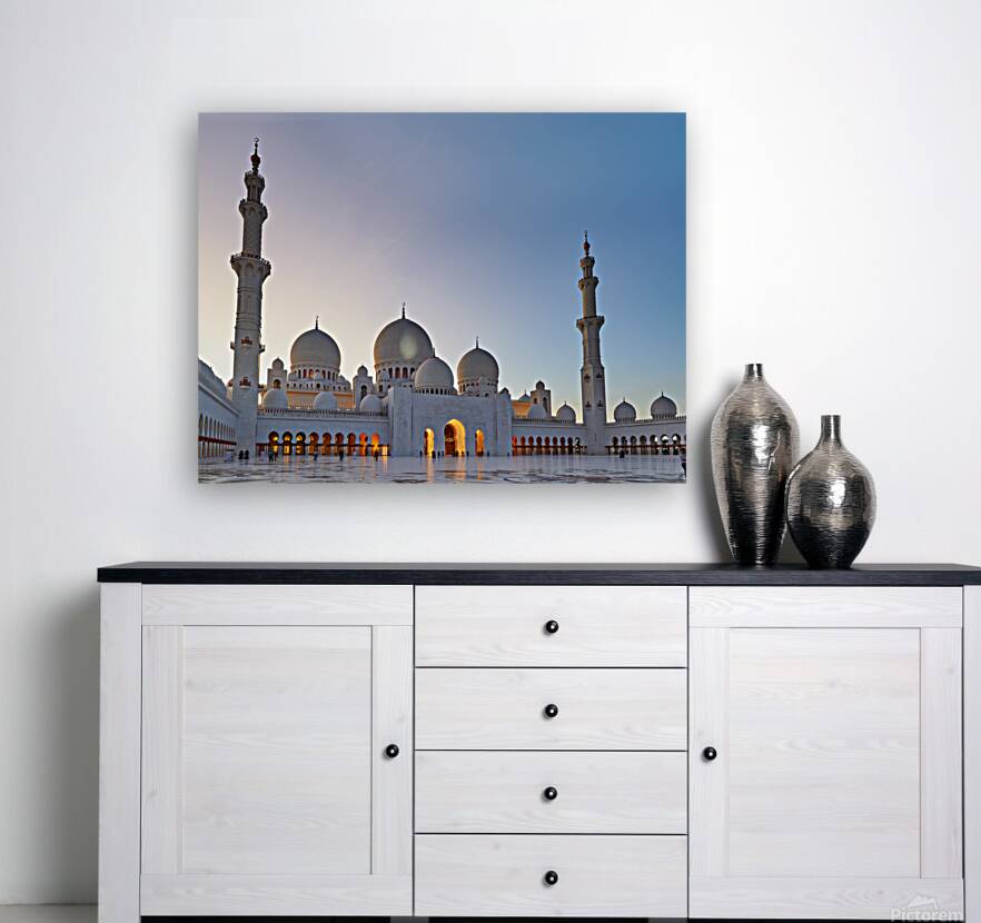 Visiting Sheikh Zayed Grand Mosque in Abu Dhabi at dusk Reproduction