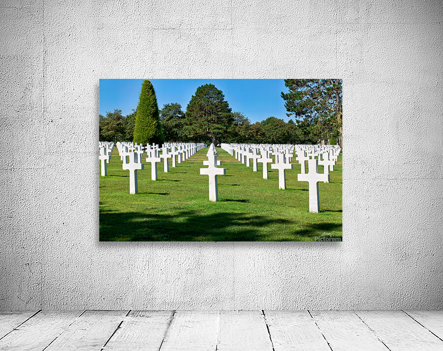 Grave markers at Normandy American Cemetery in Colleville sur Me Wall Preview