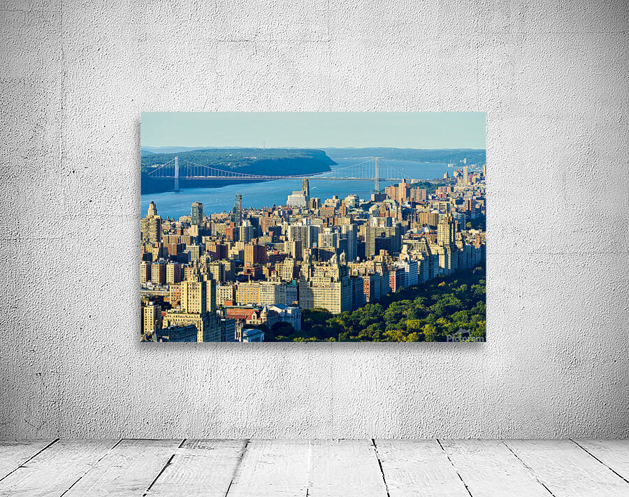 View of upper west side and george washington bridge in manhatta Wall Preview