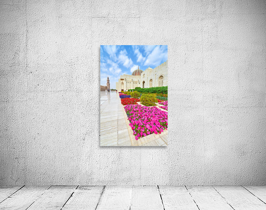 Exploring sultan qaboos grand mosque in muscat oman Wall Preview