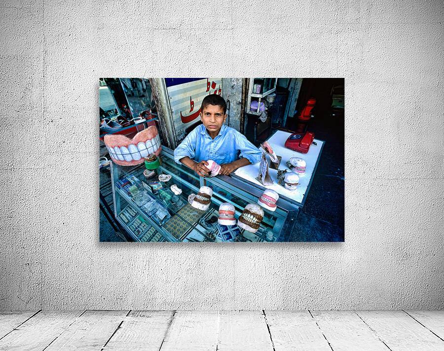 Street dentist offers services in Peshawar with dental models Wall Preview