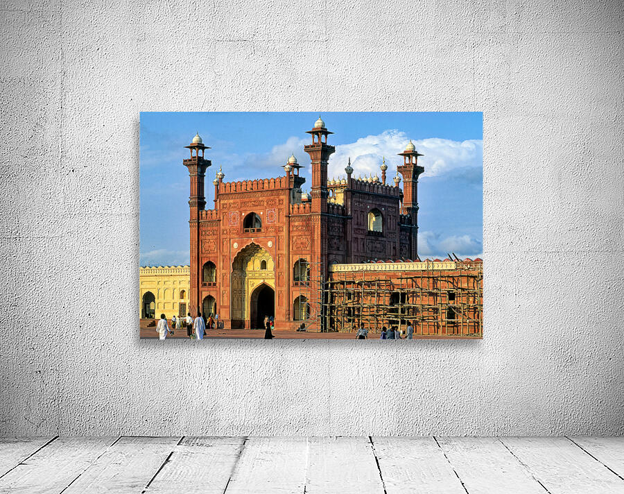 Badshahi mosque in Lahore showcases historical architecture Wall Preview
