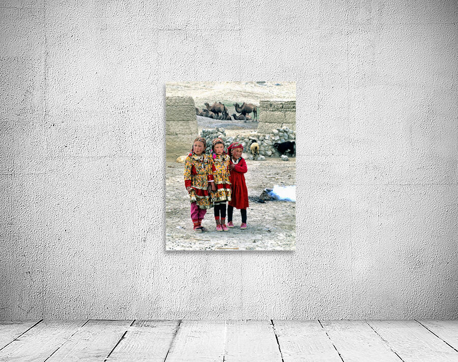 Village children in Uzbekistan enjoy their day outside Wall Preview