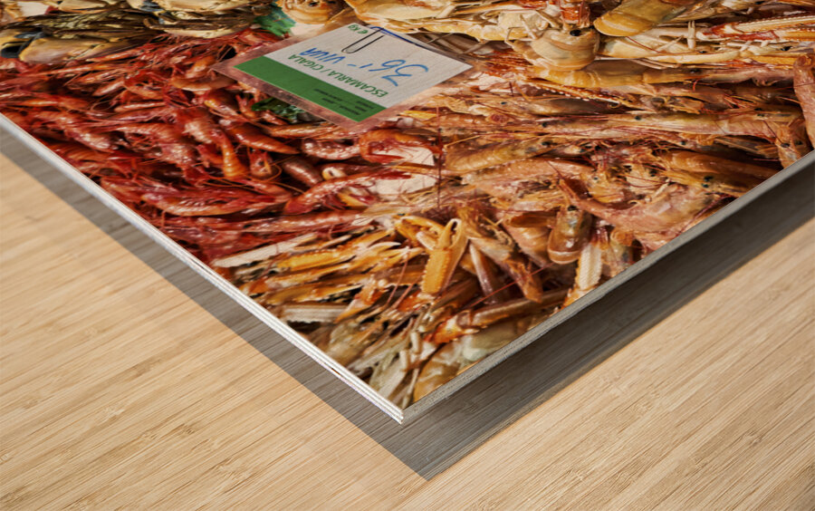 Barcelona. Catalonia. Spain. The Mercat de Sant Josep de la Boqueria. Tiger Prawns at fishmonger stall Wood print