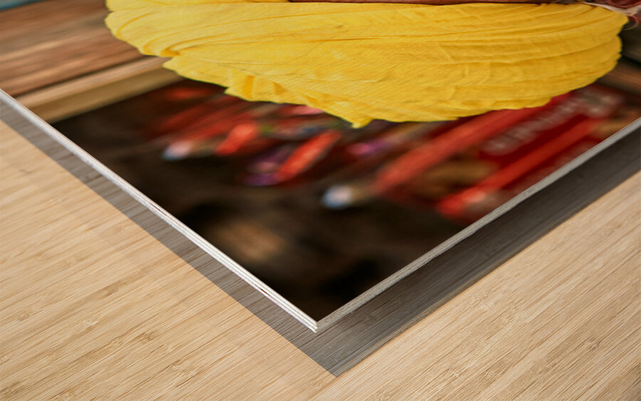 Senior man in yellow turban in Jaisalmer Rajasthan India Impression sur bois