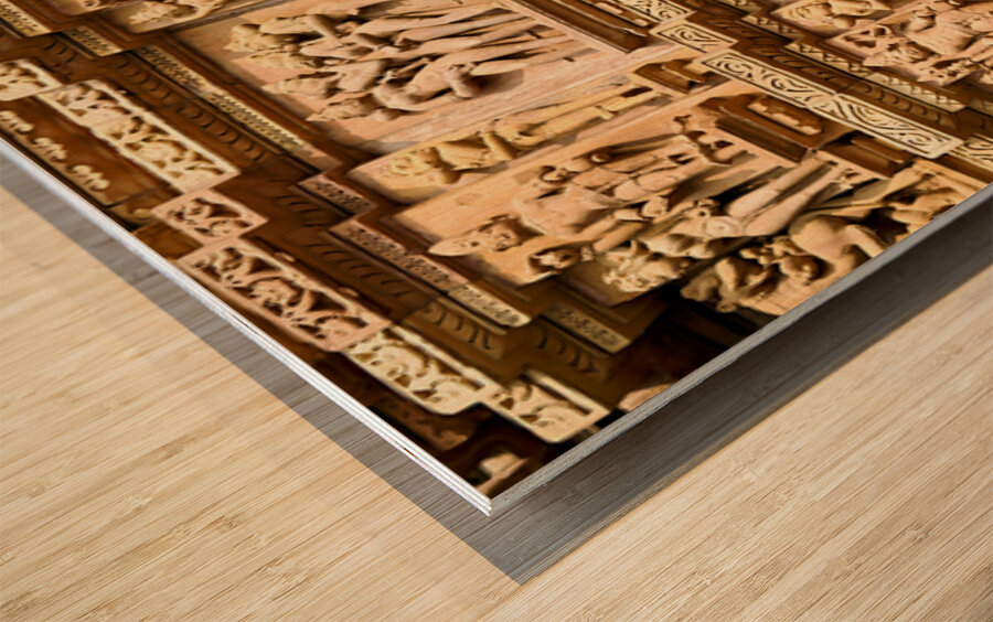 Hindu erotic temples in Khajuraho Madhya Pradesh showcase sculp Wood print