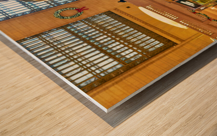 Crowd gathers at Grand Central Terminal Station in Manhattan Wood print