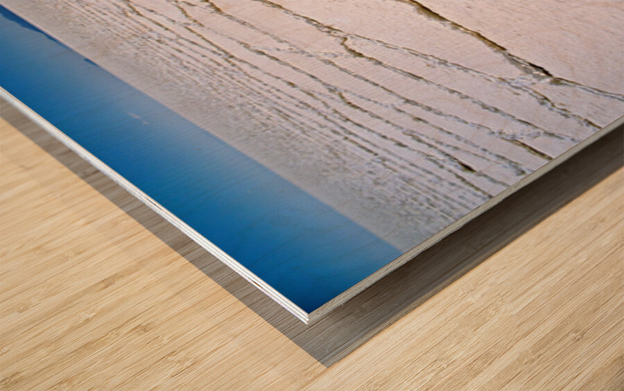 Expansive white salt flat with geometric patterns. Impression sur bois