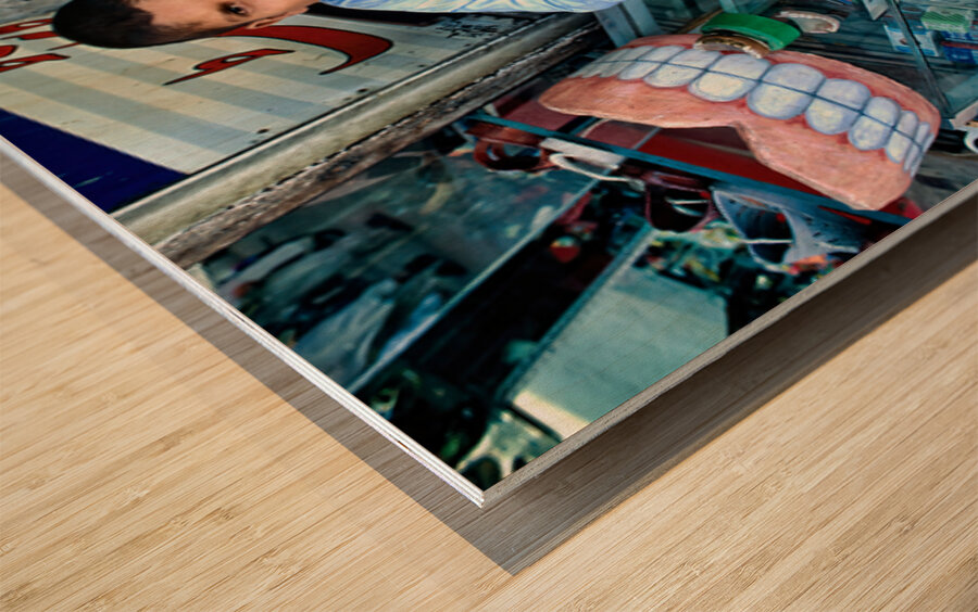 Street dentist offers services in Peshawar with dental models Wood print