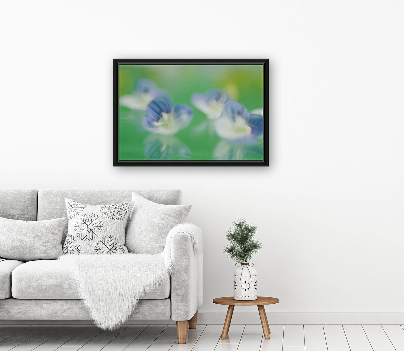 Tiny Flowers with Reflection Reproduction