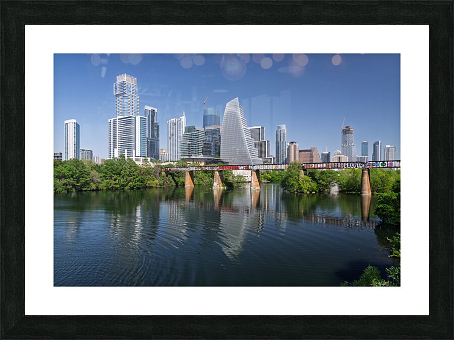 View along Colorado river of Austin Texas skyline Impression et Cadre photo