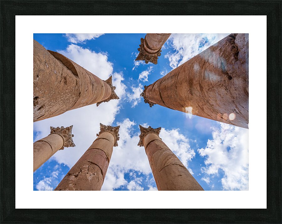 Columns of Artemis at Jerash a Greco Roman well preserved city  Impression et Cadre photo