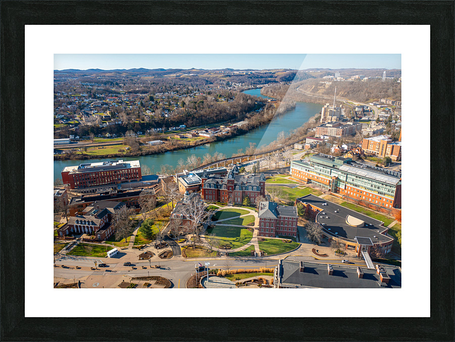 Aerial drone panorama of Woodburn Hall at WVU Impression et Cadre photo