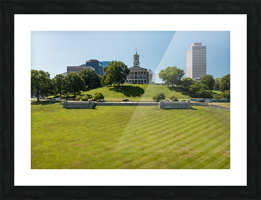 Grass before State Capitol building in Nashville Tennessee Impression et Cadre photo