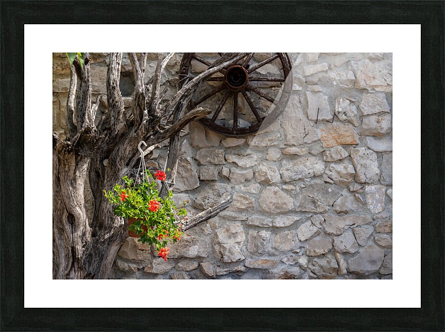 Red flowers in artistic flower arrangement with cartwheel Impression et Cadre photo