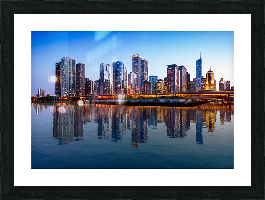 Calm water reflects Chicago Skyline at sunset from Navy Pier Impression et Cadre photo
