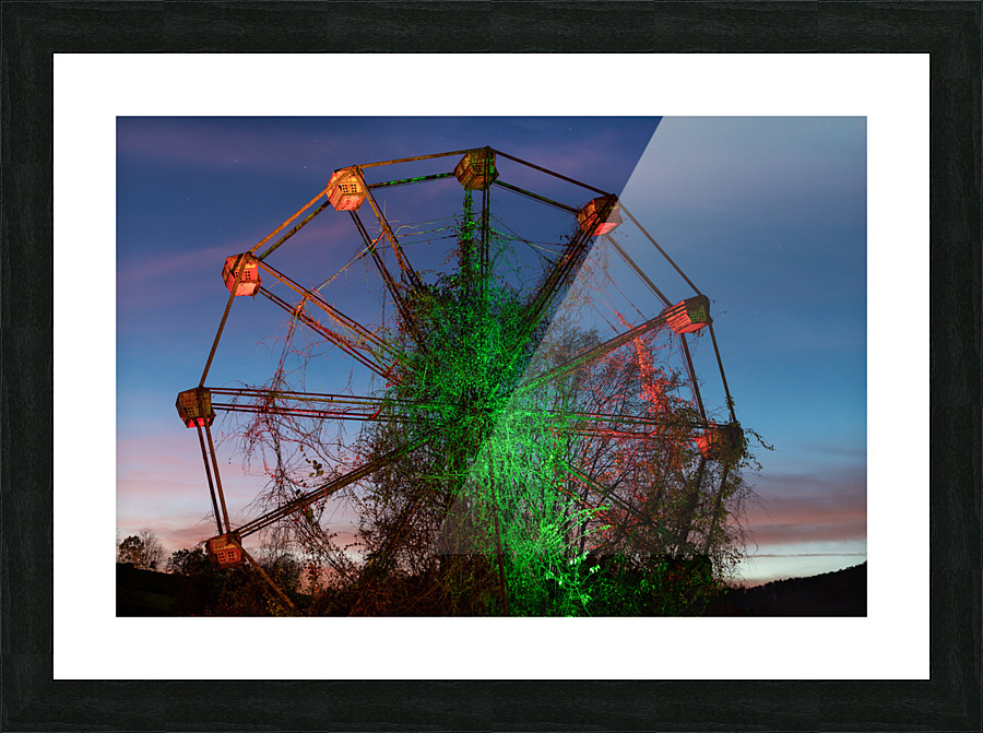 Ferris Wheel ride at abandoned funfair  Impression et Cadre photo