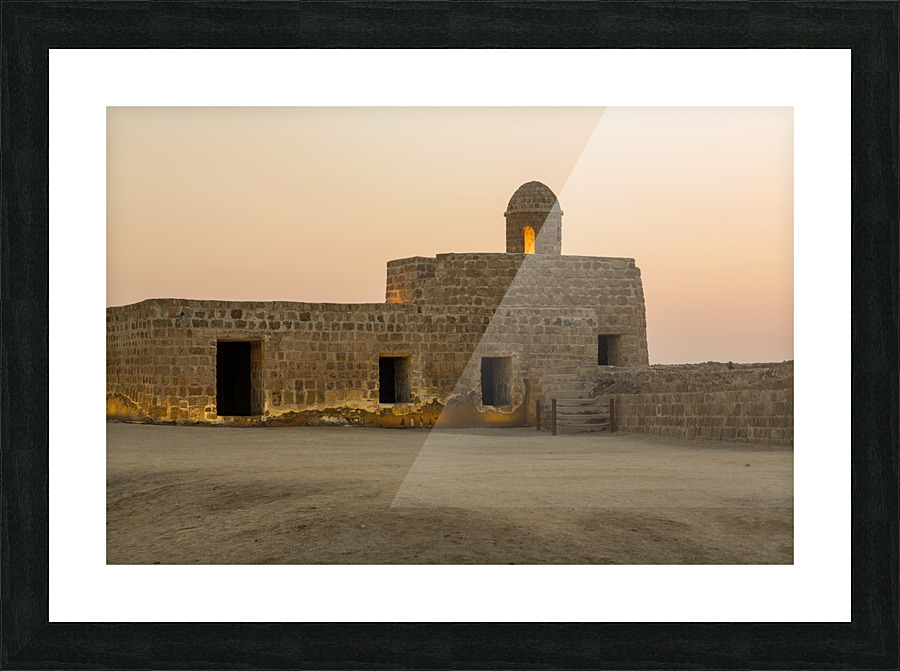 Old Bahrain Fort at Seef at sunset Impression et Cadre photo