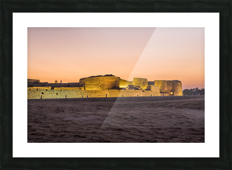 Old Bahrain Fort at Seef at sunset Impression et Cadre photo