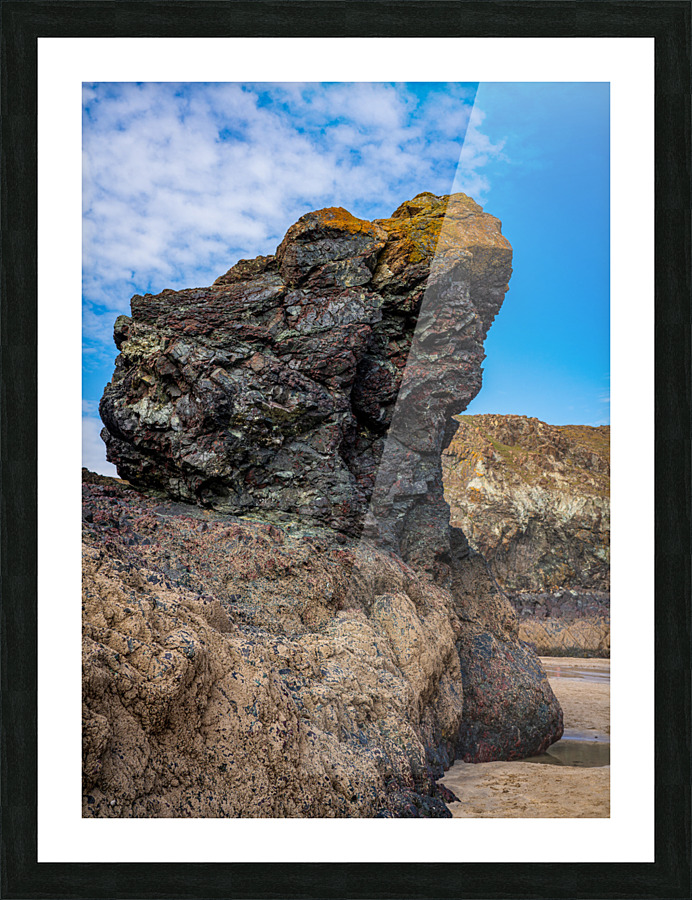 Unusual rock formation at Kynance Cove near the Lizard in Cornwa Impression et Cadre photo