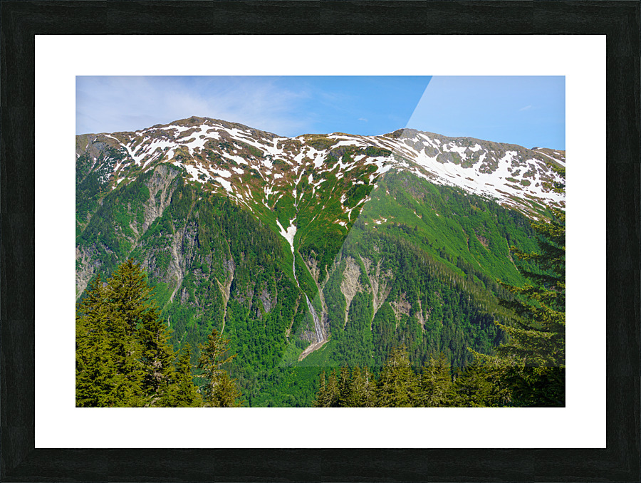 View from Mount Roberts toward Mt Juneau with waterfall in Alask Impression et Cadre photo