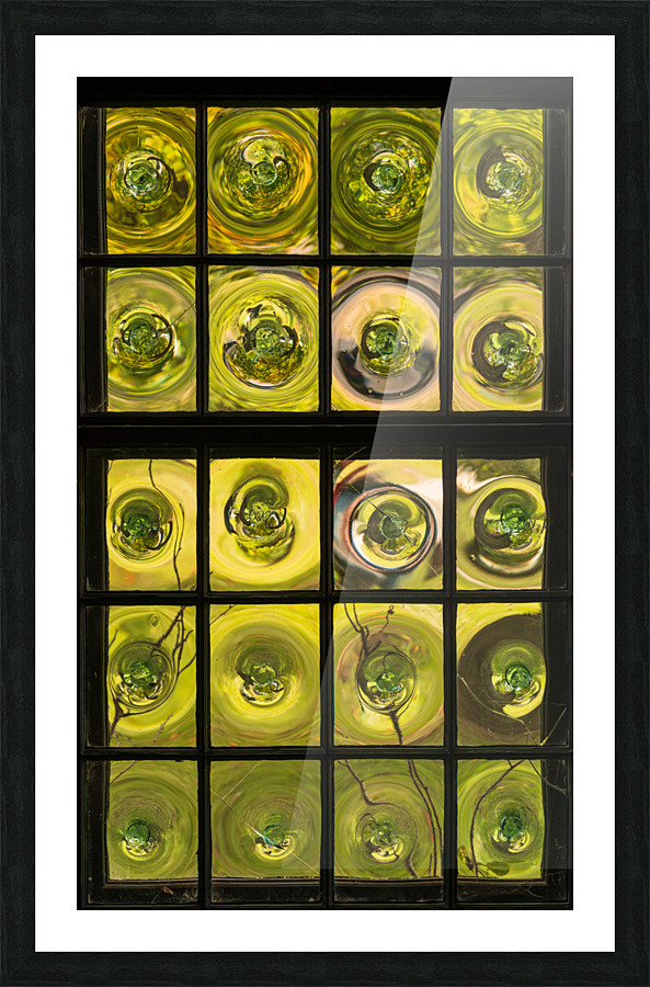 Window of old crown glass panes reflected garden Impression et Cadre photo