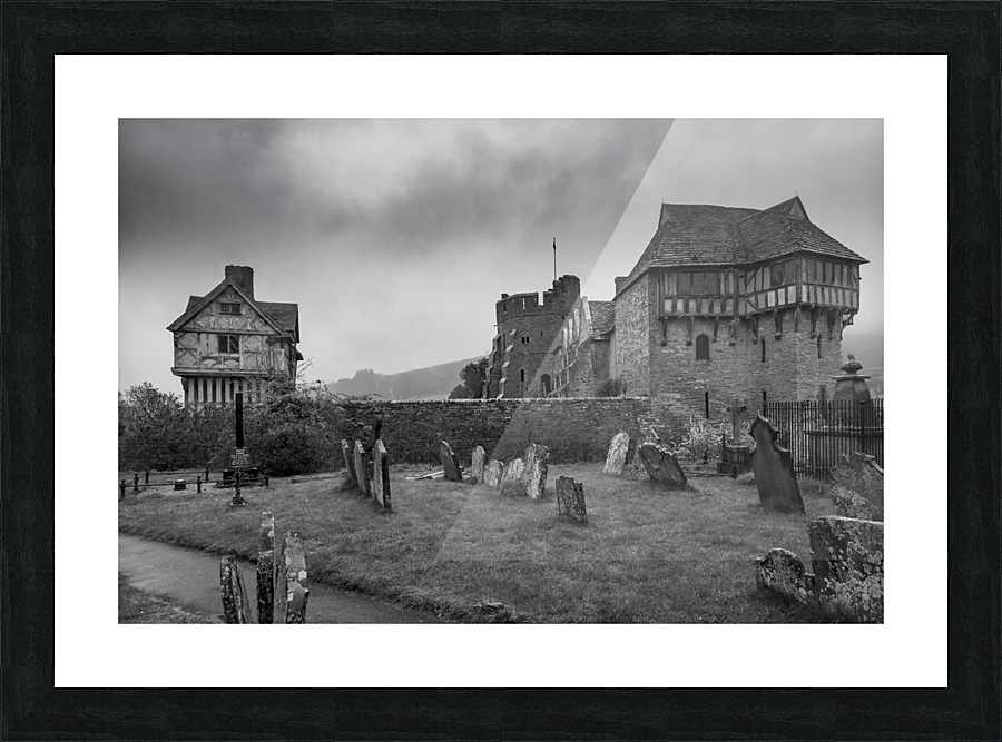 Graveyard by Stokesay castle in Shropshire Impression et Cadre photo