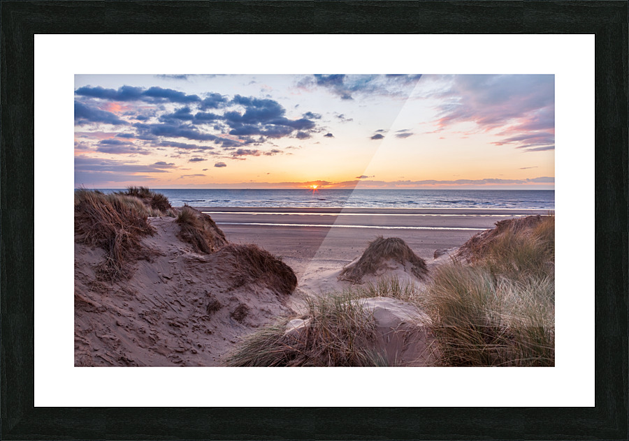 Sunset over Formby Beach through dunes Impression et Cadre photo