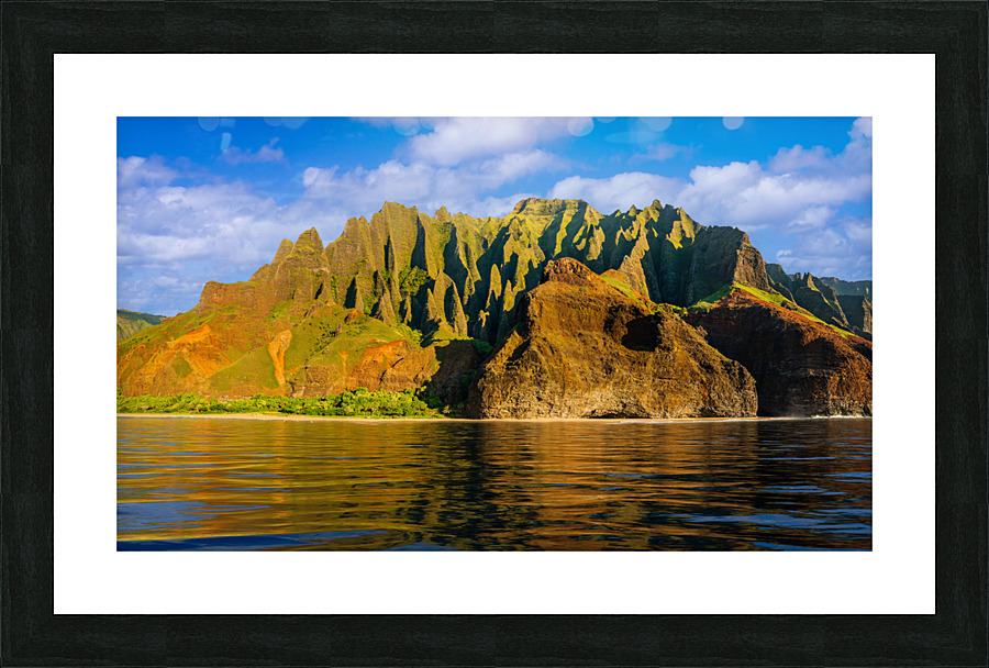 Na Pali coastline taken from cruise along Kauai shore Impression et Cadre photo