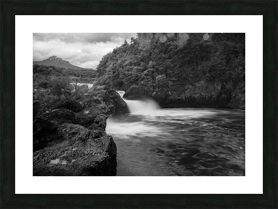 Petrohue falls and cascade by the Osorno volcano in Chile Impression et Cadre photo