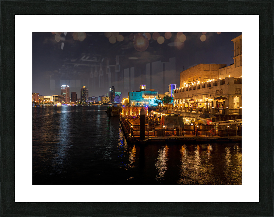 The Creek by Bur Dubai and Al Seef at night with waterfront rest Impression et Cadre photo