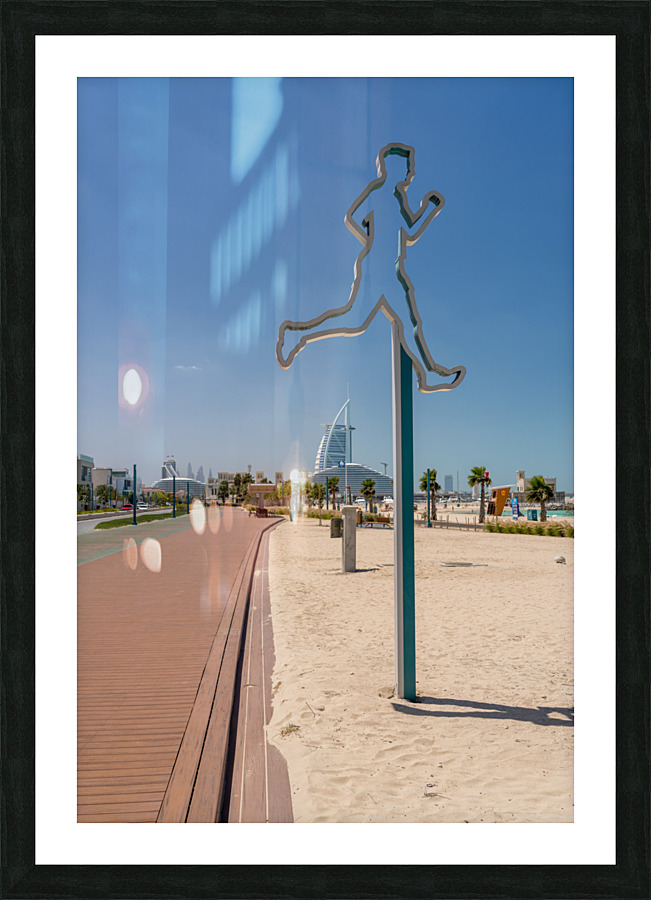 Rubber surface of running track alongside Dubai beach Impression et Cadre photo