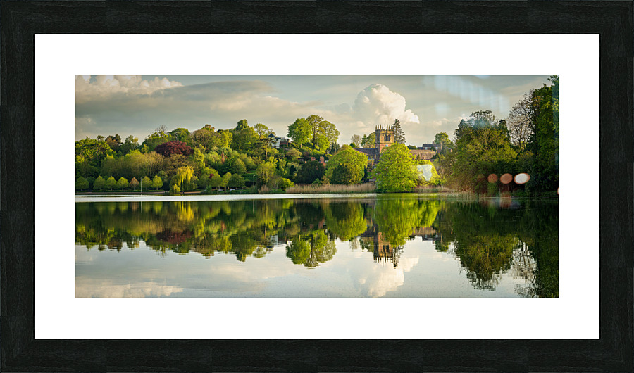 Panorama across the Mere to the town of Ellesmere in Shropshire Impression et Cadre photo