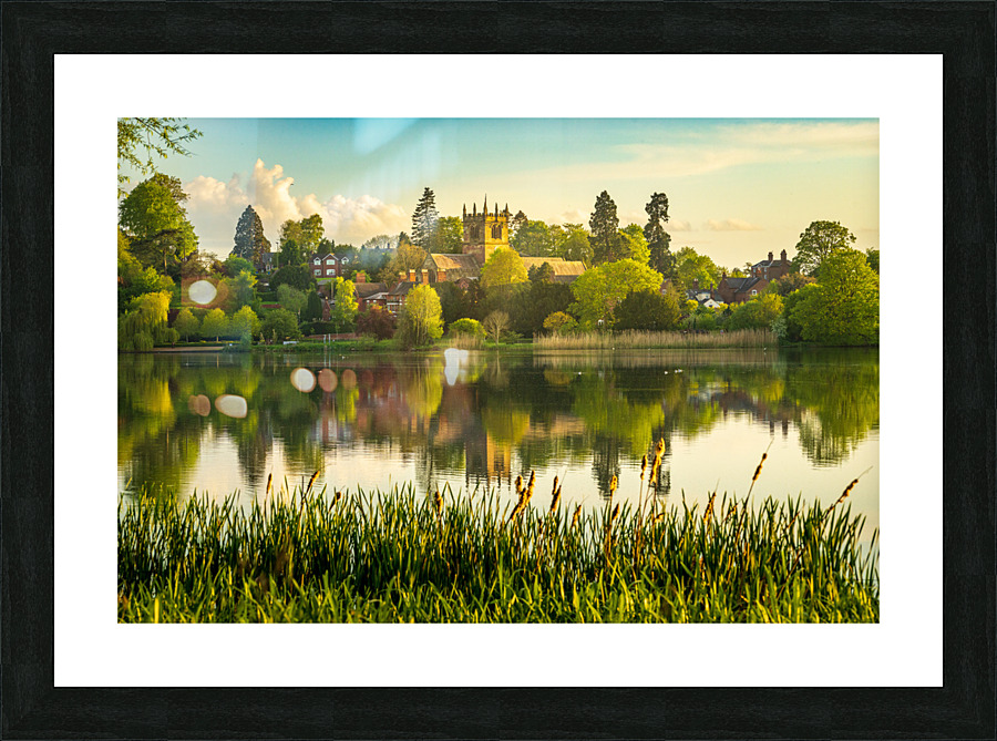 View across the Mere to the town of Ellesmere in Shropshire Impression et Cadre photo