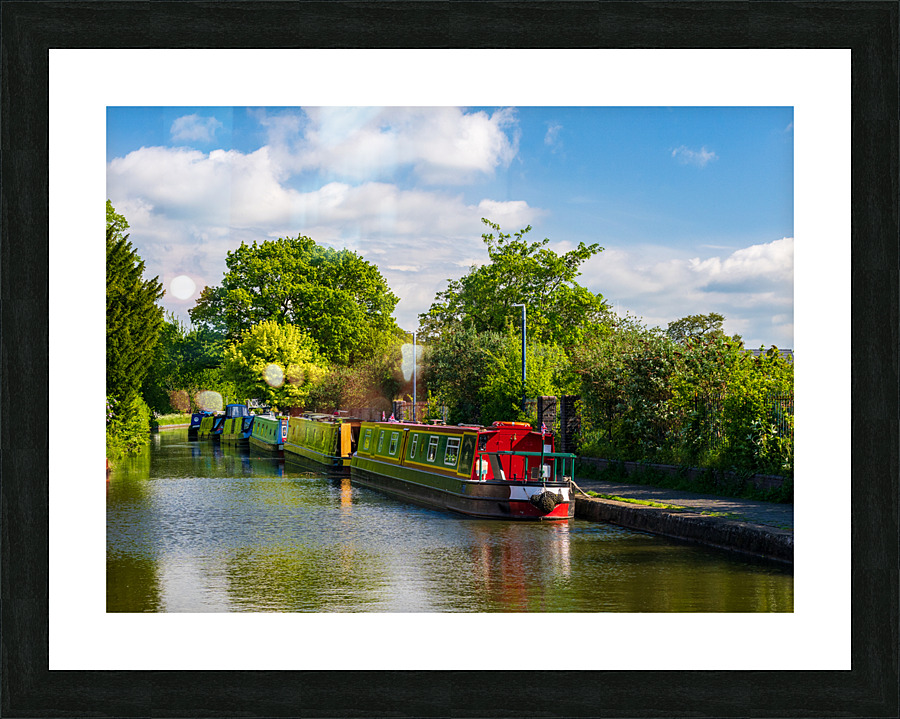 Colorful canal narrowboats in Ellesmere in Shropshire Impression et Cadre photo