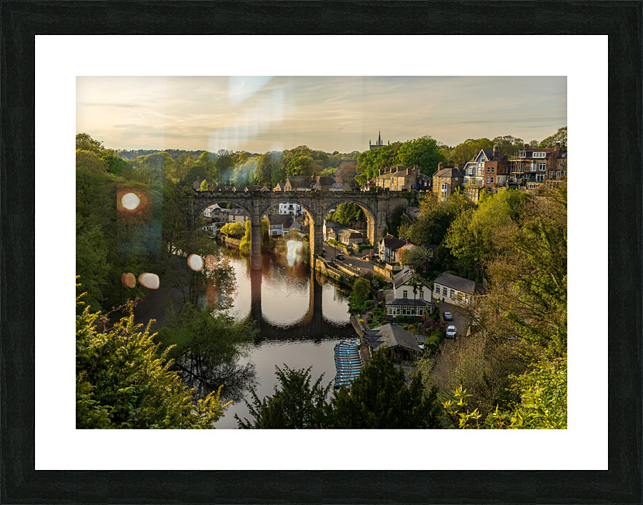 Old stone railway viaduct over River Nidd in Knaresborough Impression et Cadre photo