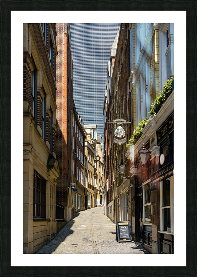 Lovat Lane in the City of London with skyscrapers filling sky Impression et Cadre photo