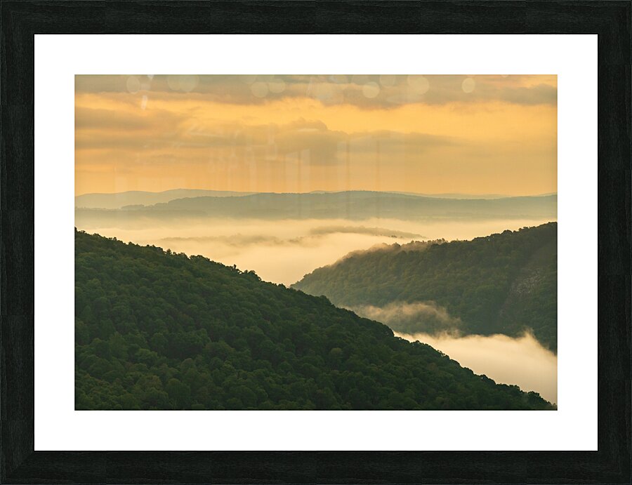 Mist swirling over Cheat River gorge at sunrise near Raven Rock Impression et Cadre photo