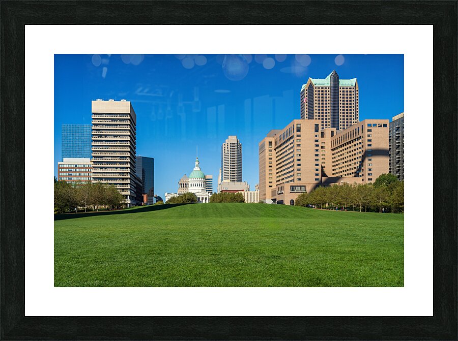 Old Courthouse in St Louis Missouri seen across green lawn Impression et Cadre photo