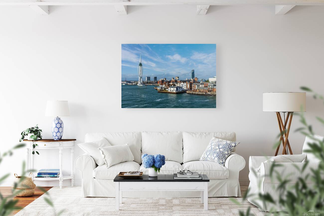 Spinnaker tower overlooks the harbor at Portsmouth with luxury y Reproduction