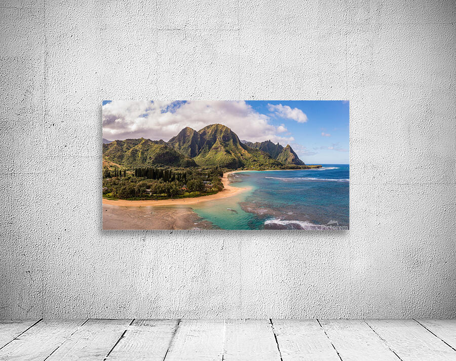 Tunnels Beach on the north shore of Kauai in Hawaii Wall Preview