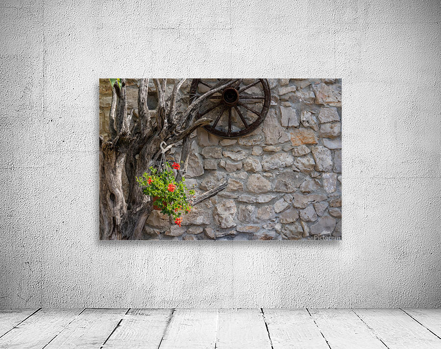Red flowers in artistic flower arrangement with cartwheel Wall Preview