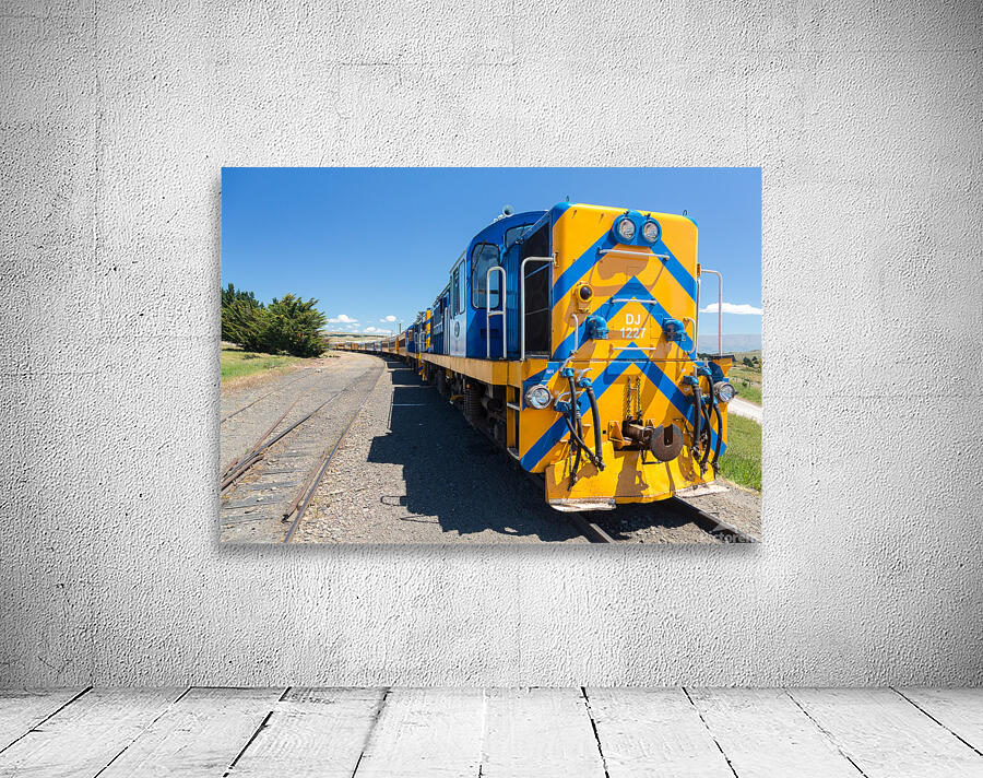 Diesel locomotive train engine Taiere Gorge line Wall Preview