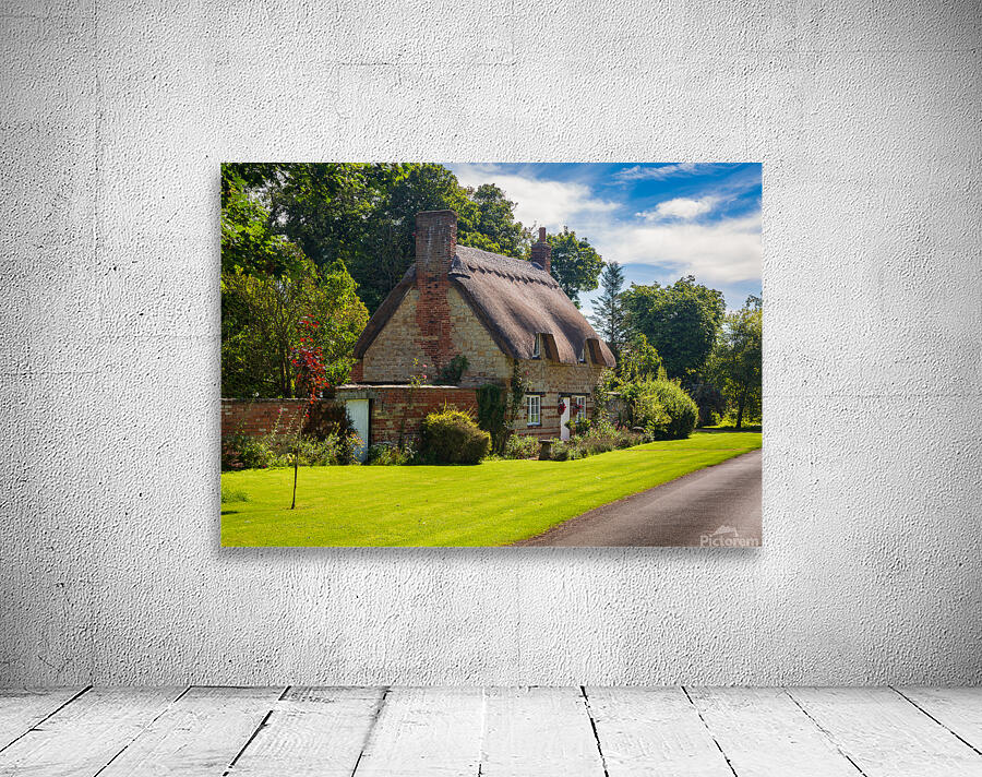 Old cotswold stone house in Honington Wall Preview