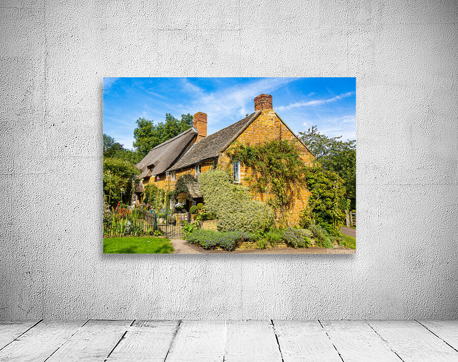 Old cotswold stone house in Ilmington Wall Preview