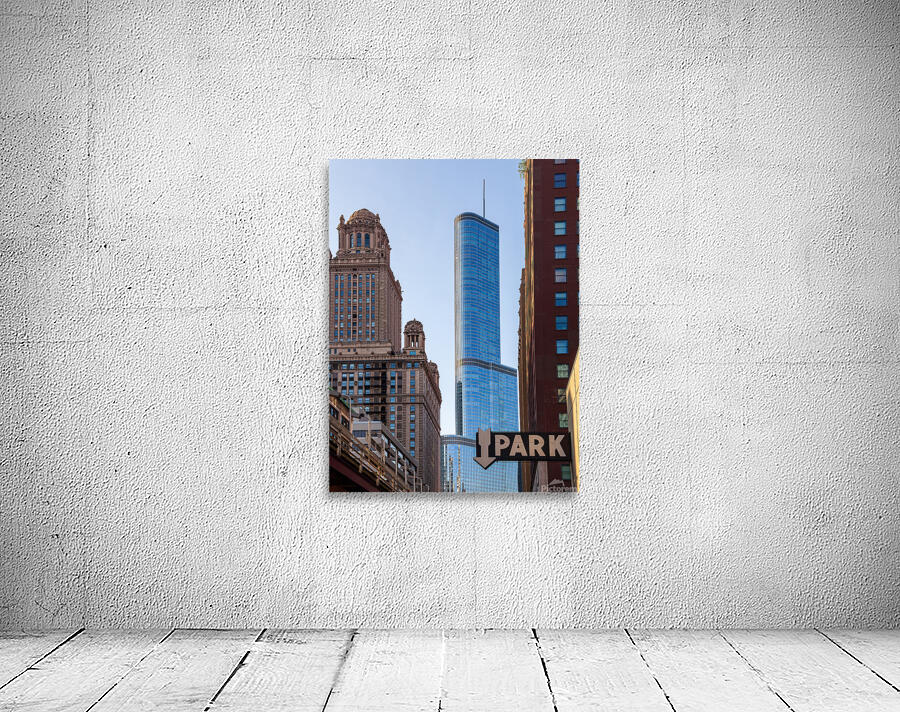 Trump Hotel towers over downtown Chicago Wall Preview