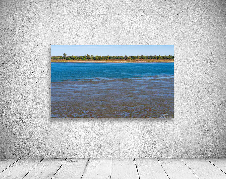 Blue clear water from Ohio river meets brown muddy Mississippi Wall Preview