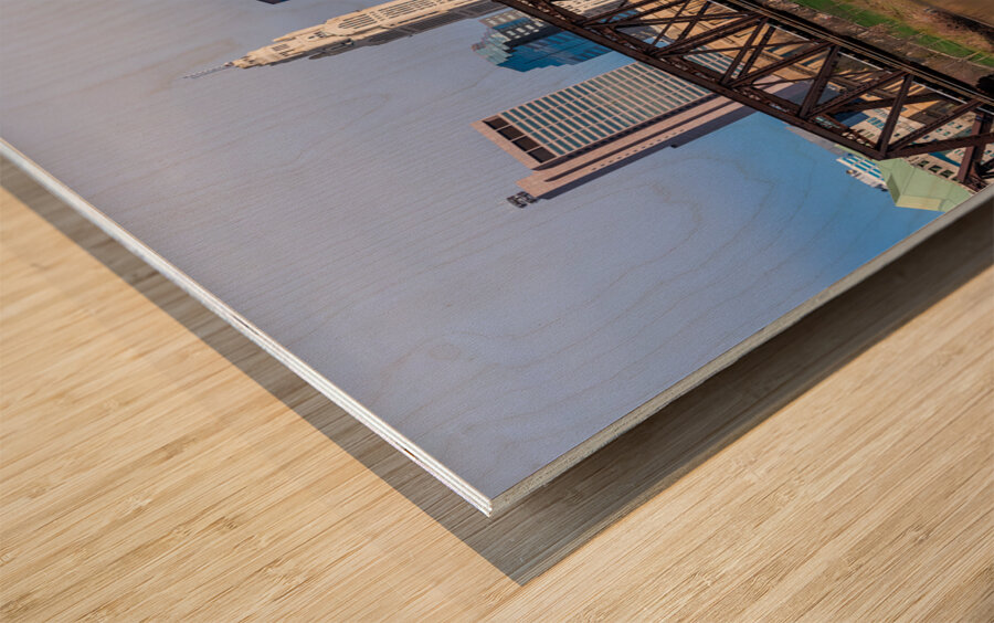 Columbus Ohio waterfront skyline behind railroad truss bridge Impression sur bois