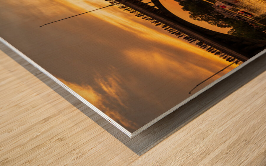 Bat watchers crowd on Congress Avenue bridge waiting for bats Impression sur bois